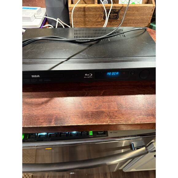 RCA RTB1023 Blu-Ray All-in-One Home Theater Player with Remote - Picture 2 of 10